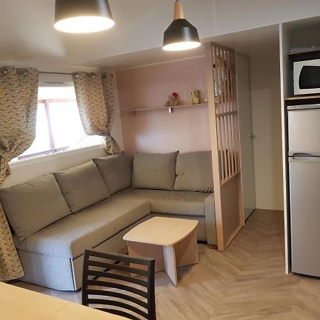 Mobil Home Maxi Confort Sur La Cote D'Azur Frejus Bagian luar foto