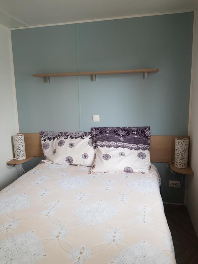 Mobil Home Maxi Confort Sur La Cote D'Azur Frejus Bagian luar foto